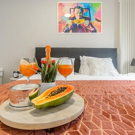 Luxury Apartment On Grzybowska Street Warschau Buitenkant foto