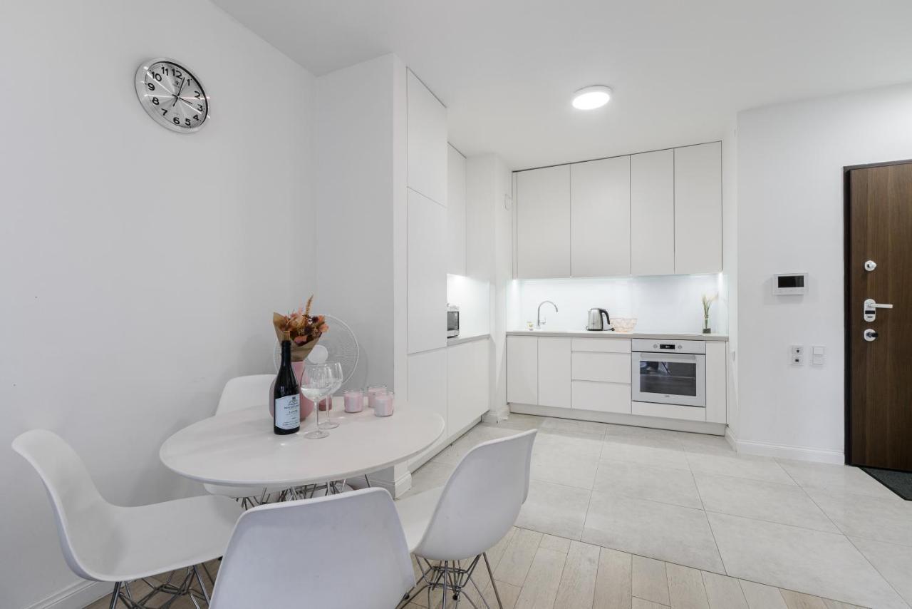 Luxury Apartment On Grzybowska Street Warschau Buitenkant foto